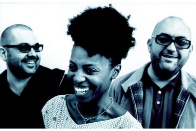 Morcheeba <br /><tt>Източник: Elevation</tt>