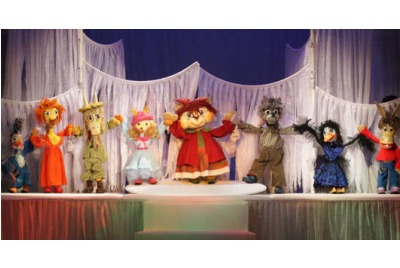 “Коледни звезди” <br /><tt>Източник: Държавен куклен театър Варна</tt>
